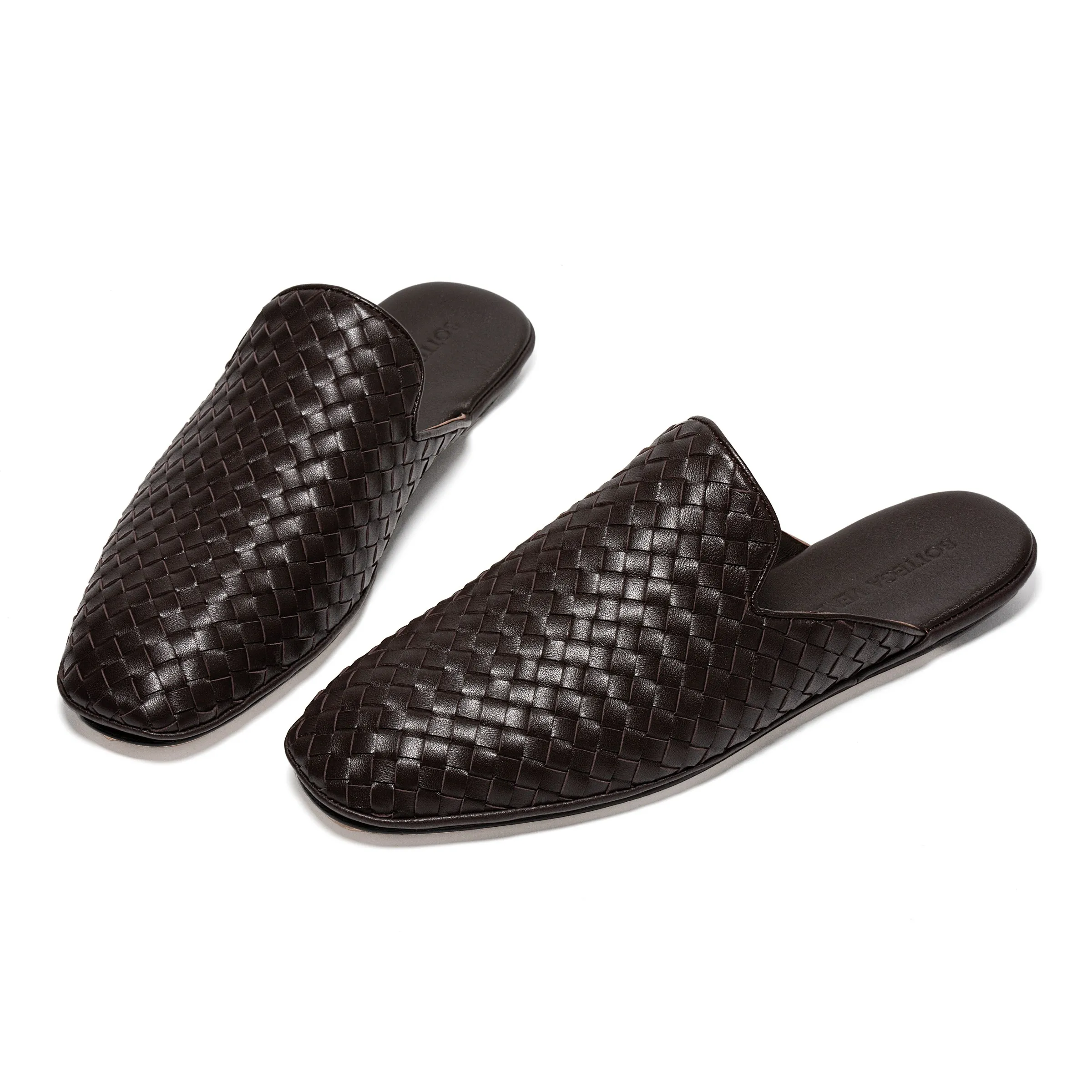 [BV] Top P: 720💰Size for couples: Female 35-39 Male 39--44 (Female 40. Male 38.45.46.47 customization is not returnable) [Note‼ ️] Add 💰 to size 46, add 💰 to size 47. Bottega Veneta's 2025 autumn counter synchronized genuine leather outsole classic woven half-drag couple model Bottega Veneta square toe flat shoes, imported mixed sheepskin, imported sheep! Leather outsole! [Rose][Rose]! Purely hand-woven and operated, the original board is reproduced one-to-one! quality assurance!